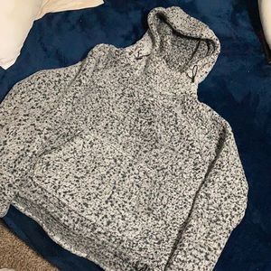 FUZZY WOOL LIKE VICTORIA SERECT SWEATSHIRT